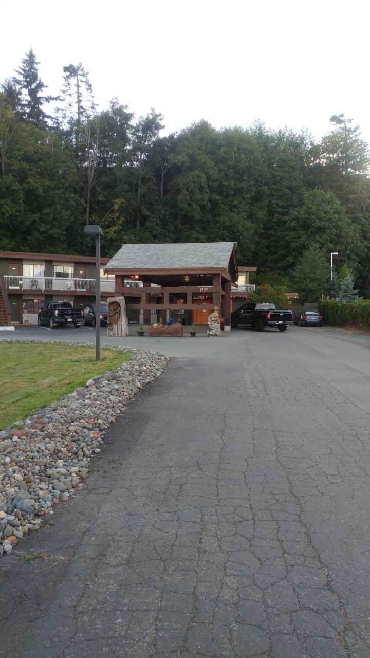 Big Rock Motel แคมป์เบลล์ริเวอร์ ภายนอก รูปภาพ